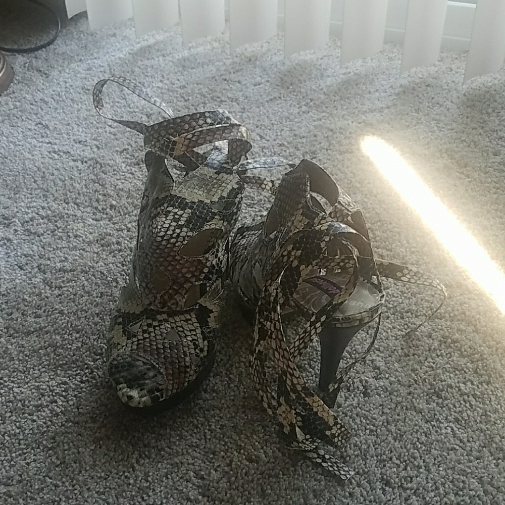 shoes - Picture 3 of 3